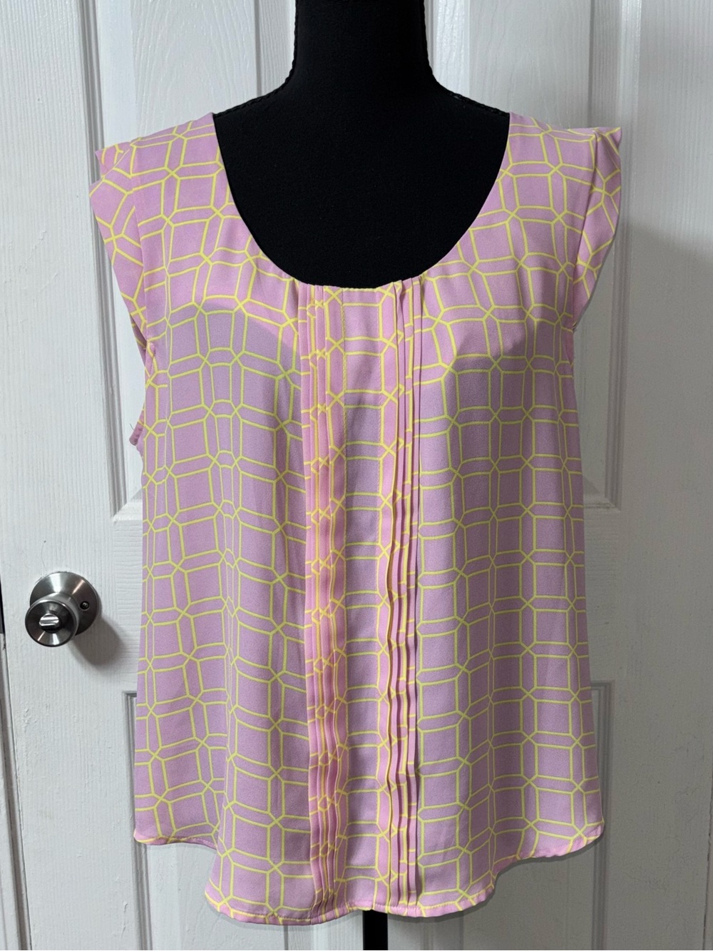 Candie's Pink and Yellow Geometric Sleeveless Camisole